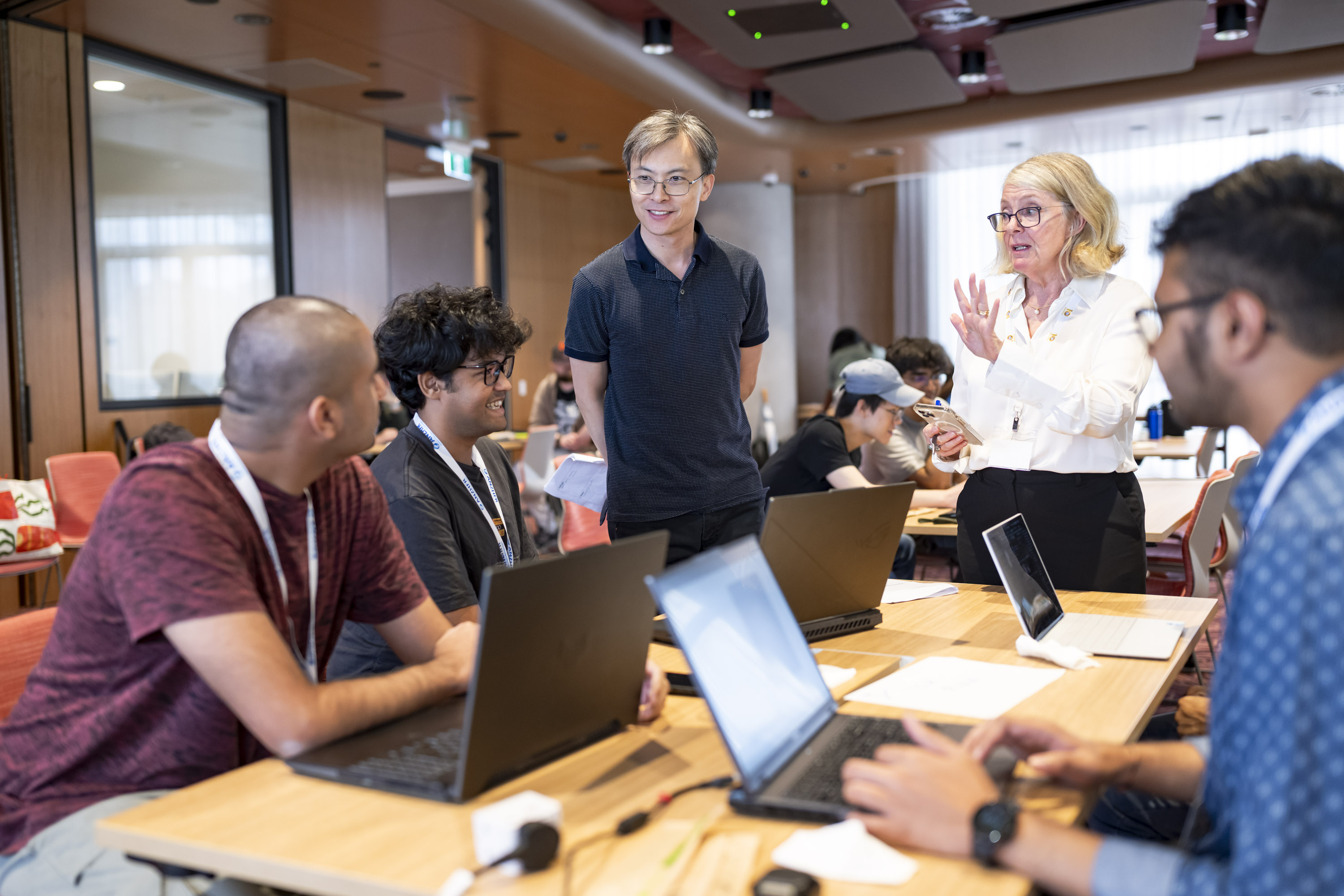 Presenting ideas to ANZHFR experts. 💛 Credit: Cassandra Hannagan